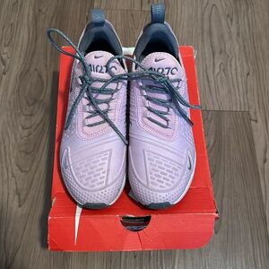 Air nike sneakers in 4.5 women very good condition